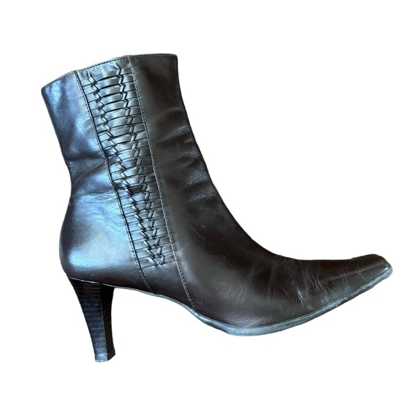 MICHELLE D WOMAN'S BROWN ANKLE BOOTS Size 7 - Picture 4 of 8